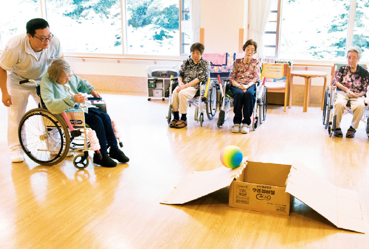 丘を越えて 高齢者介護をサポートするレクリエーション情報誌 レクリエ