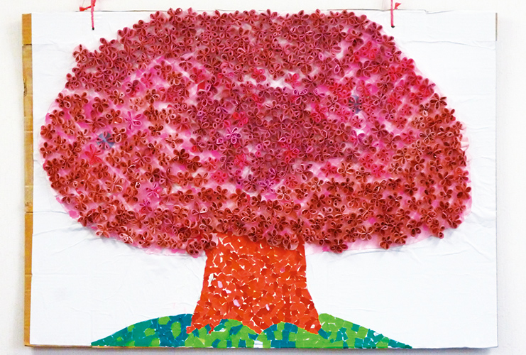 桜の壁面を作りました 高齢者介護をサポートするレクリエーション情報誌 レクリエ